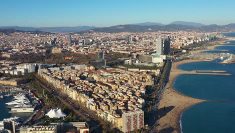 Luftaufnahme-Des-Stadtteils-Barceloneta,-Barcelona,-Spanien,-Luftaufnahme-Des-Sonnenuntergangs,-Sonnig